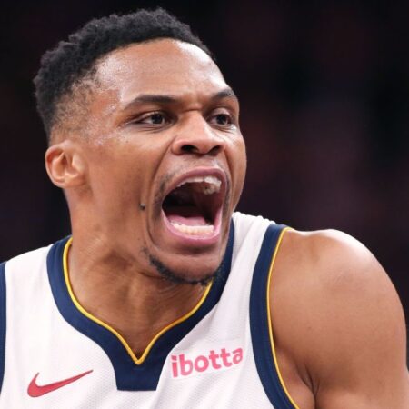 Russell Westbrook z Nuggets dostal pokutu za obscénní gesto na kurtu