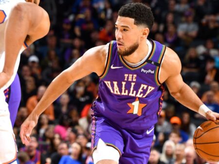 Suns‘ Devin Booker vynechá dva zápasy s bolestmi v tříslech