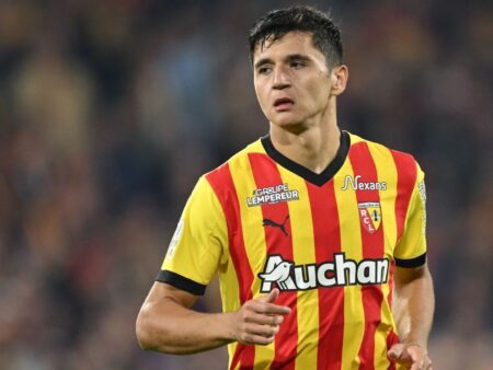 Man City podepsal obránce Lens Abdukodir Khusanov