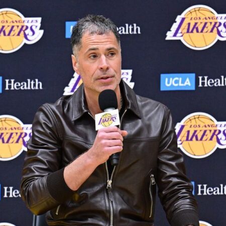 Rob Pelinka říká, že Lakers hledají obchodní trh pro velký