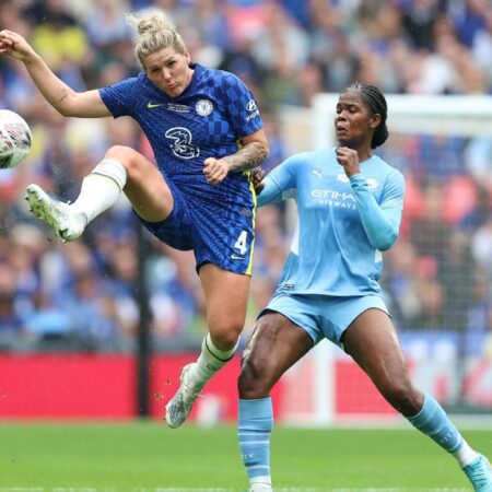 WSL „šokované a smutné“ Bunny Shaw, Millie Bright zneužívání