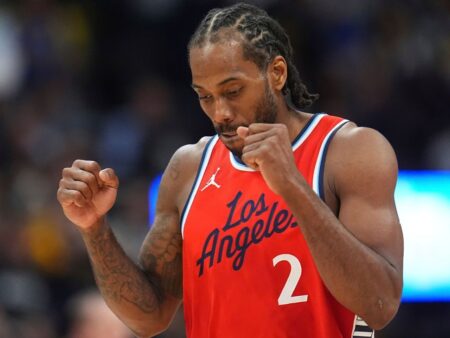 Kawhi Leonard skóre 39 bodů jako série Clippers s nugety