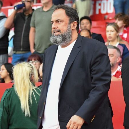 Evangelos marinakis se vzdává kontroly v Nottingham Forest