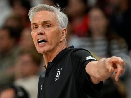 Kanada najímá vítěze mistrovství světa Gordie Herbert na tým Coach Hoops