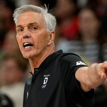 Kanada najímá vítěze mistrovství světa Gordie Herbert na tým Coach Hoops