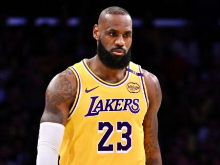 Zdroj: Lakers ‚LeBron James utrpěl podvrtnutí MCL ve hře 5