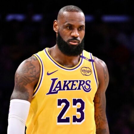 Zdroj: Lakers ‚LeBron James utrpěl podvrtnutí MCL ve hře 5