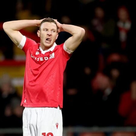 Wrexham’s Parkinson: Paul Mullin, Ollie Palmer, aby zůstal v klubu