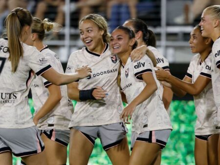 Thompsonovy sestry dosahují historie NWSL s cílem připojení cíle v Angel City Win