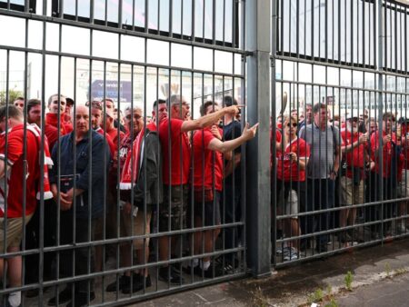 Francouzský ministr se omlouvá fanouškům Liverpoolu za finálovou vinu ligy mistrů 2022