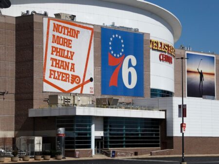 Xfinity Mobile Lands Pojmenování práv na 76ers, Flyers Arena
