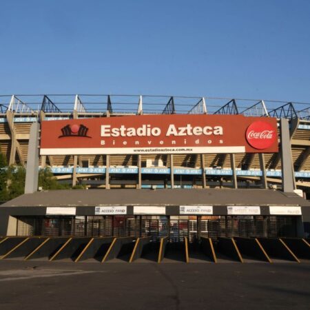 Zrekonstruoval stadion Azteca a znovu otevřel v březnu na mistrovství světa v roce 2026