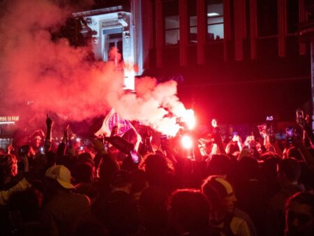Tři hospitalizované 43 zatčených při finále Ligy mistrů PSG Reach