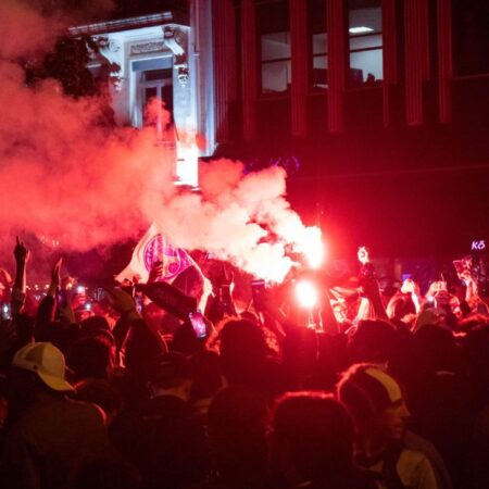 Tři hospitalizované 43 zatčených při finále Ligy mistrů PSG Reach