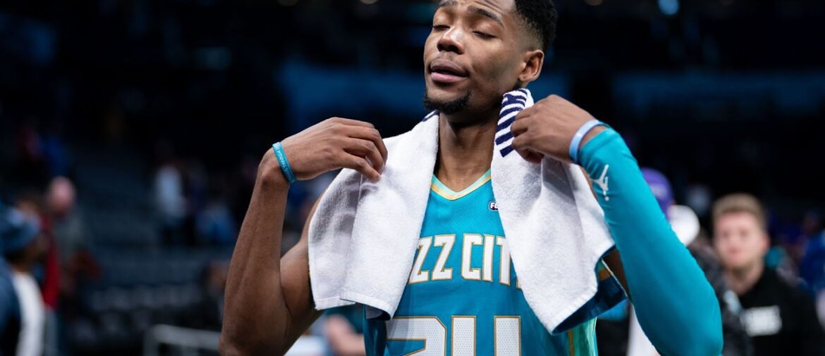 Brandon Miller svědčí, že byl téměř zasažen kulky v 23 letech