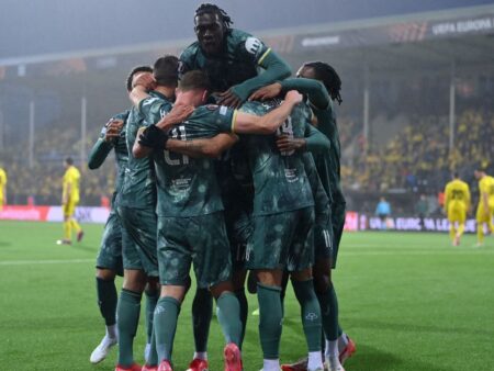 Může Tottenham Shed „Spursy“ Label s trofejí Europa League Trophy?