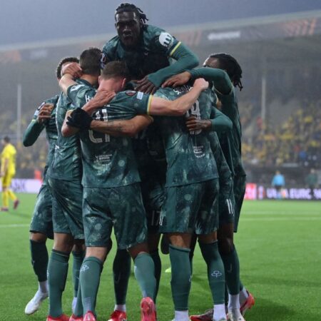 Může Tottenham Shed „Spursy“ Label s trofejí Europa League Trophy?