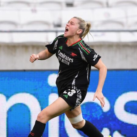 Arsenal’s Alessia Russo vyhrává ženský hráč FWA roku