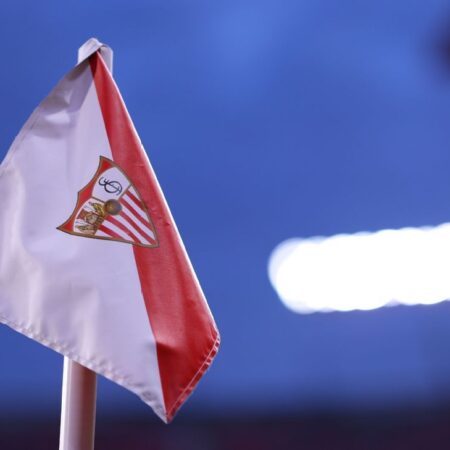 Rozzlobení fanoušci Sevilly se po ztrátě rozpadnou na tréninkové půdy