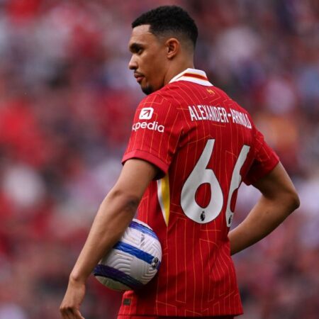 Trent Alexander-Arnold booed fanoušky Liverpoolu během losování Arsenalu