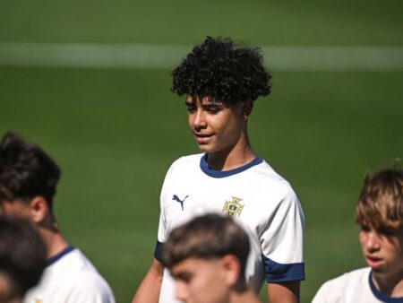 Syn Cristiana Ronalda vychází z lavičky, aby debutoval Portugalsko U15