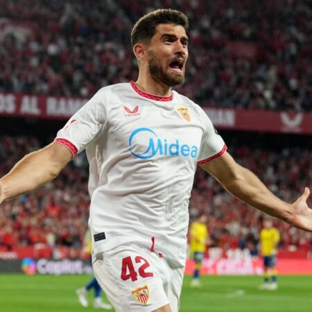 Ex-Marshall University Star pomáhá Seville v bitvě