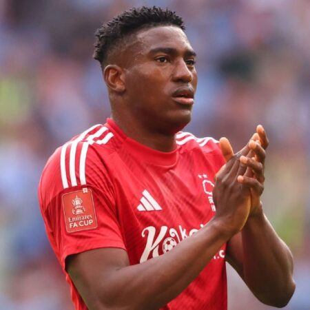Taiwo Awoniyi Nottingham Forest umístěné v indukovaném kómatu – zprávy