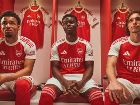 Nová domácí sada 2025-26 Arsenalu získá závodní srdce fanoušků