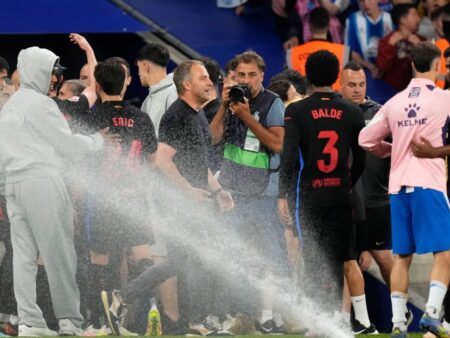 „Gentleman“ trenér Barça Flick Talks před titulem párty