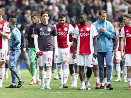 Nedůvěra a šok v Amsterdamu, když se Ajaxův titul kolaps zapečetil