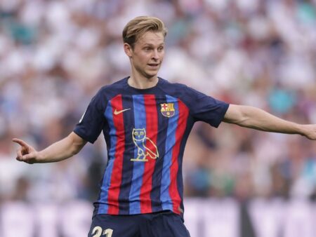 Revize pokaždé, když Barcelona byla ozdobena logem umělce