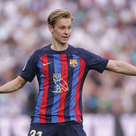 Revize pokaždé, když Barcelona byla ozdobena logem umělce