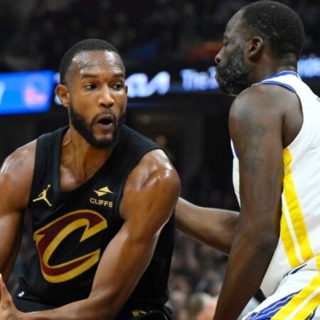 Cavaliers ‚Evan Mobley titulky NBA All-Defensive Team