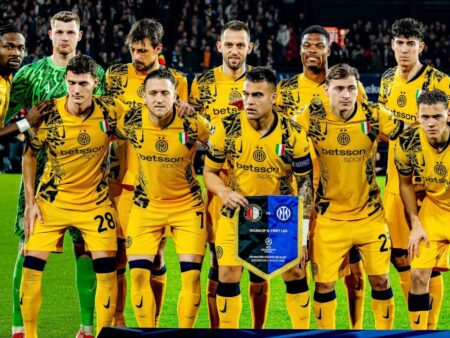 Finále Ligy mistrů: Lone fanoušek pozdraví Inter Milán po ponížení PSG
