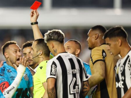 Ruka Boží vydělává Neymar Red Card v potenciálním poslání Santos