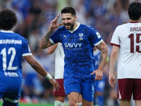 Přenosové zvěsti, Zprávy: Man United Zvažte šok mitrovic tah