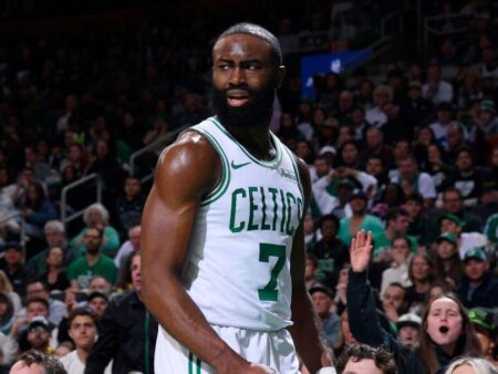 Celtics ‚Jaylen Brown podléhá operaci kolena