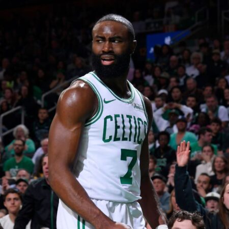 Celtics ‚Jaylen Brown podléhá operaci kolena