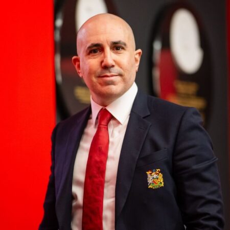 Generální ředitel Manchester United Omar Berrada znovu potvrzuje 2028 titul