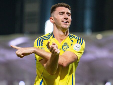 Přenosové zvěsti, zprávy: Arsenal Enter Race for LaPorte