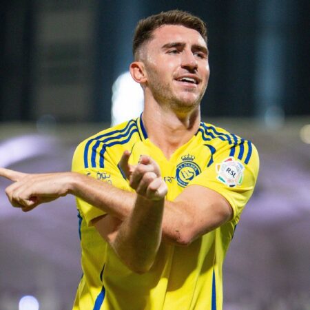 Přenosové zvěsti, zprávy: Arsenal Enter Race for LaPorte