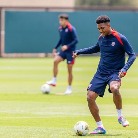 USA’s Freeman říká „Secret Love for Soccer“ vedená volba