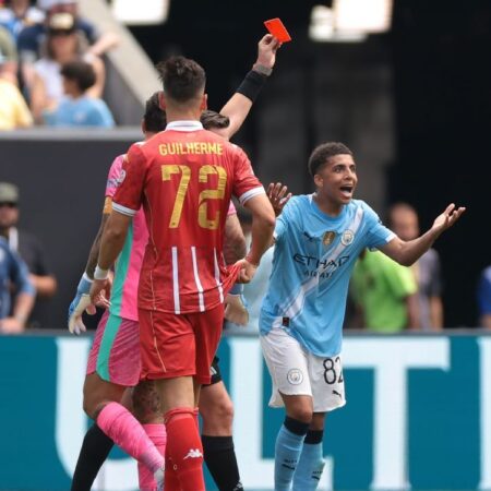 Guardiola Lants ‚zbytečný‘ Lewis Red in Man City win