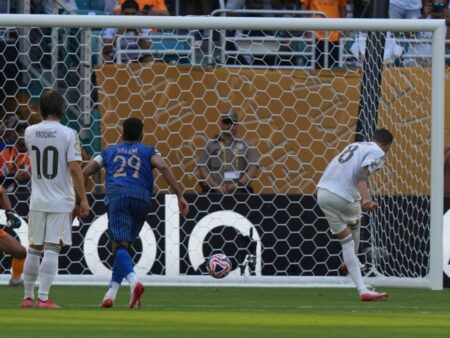 Heroics Yassine Bounouovy hrdiny Trpí nejlepším Španělskem, když Al Hilal učinil prohlášení s real Madrid Draw