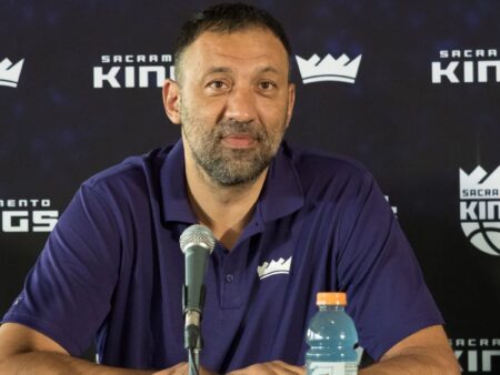 Ex-NBA Great Vlade Divac rozbije hip při nehodě motocyklů