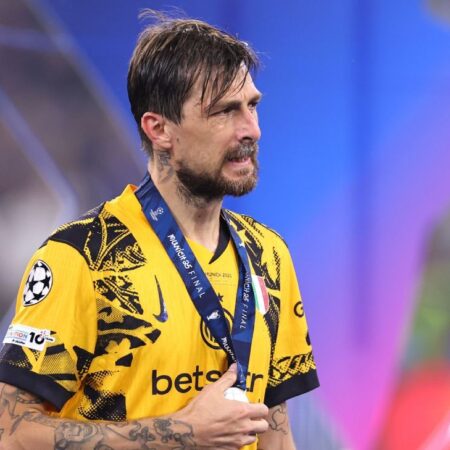 Inter Milána Acerbi ohrožuje fanoušek PSG nad finálním tauntem UCL