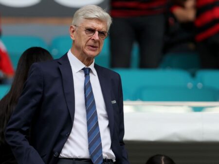 Wenger obhajuje mistrovství světa v klubu uprostřed kritiky Klopp