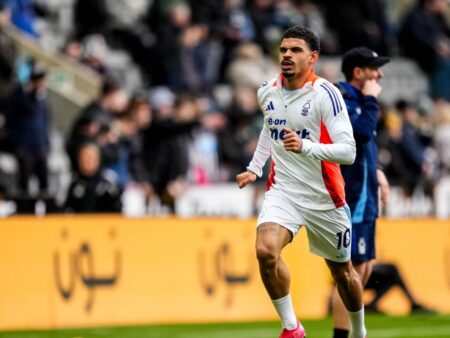 Přenosové zvěsti, zprávy: Spurs se obrátí na Gibbs-White, uprostřed zájmu města